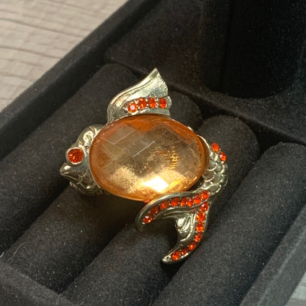 Gold Tone Orange Rhinestone Fish Stretch Cocktail Ring Size 7 Statement 5551